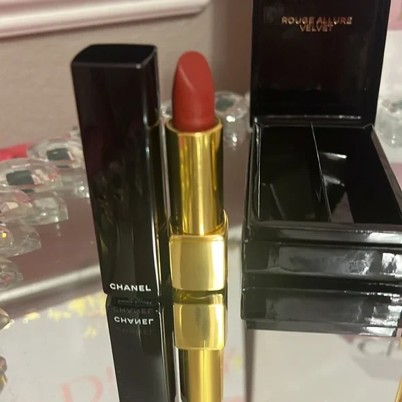 Host pick!♥️Chanel Rouge Allure Velvet Limited Edition Set of 2 - Picture 4 of 11